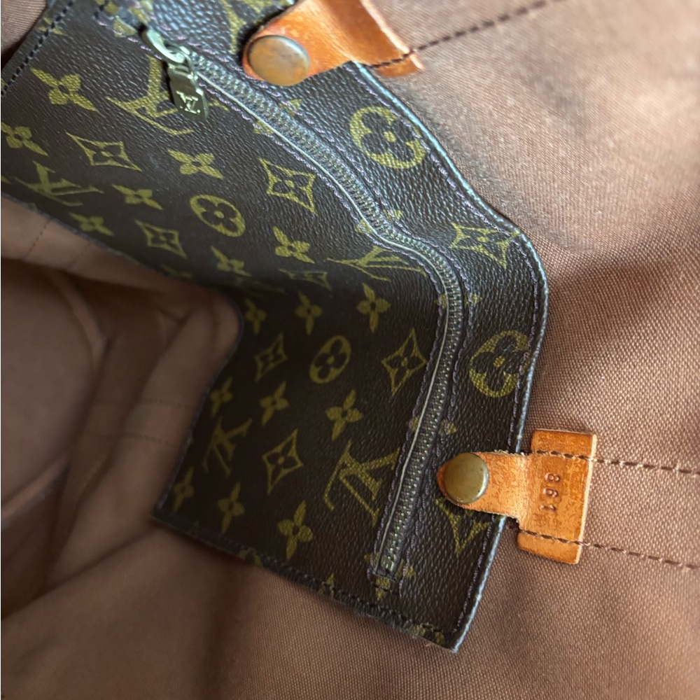 Authentic Louis Vuitton Randonnee GM large backpack with pouch - Picture 12 of 12